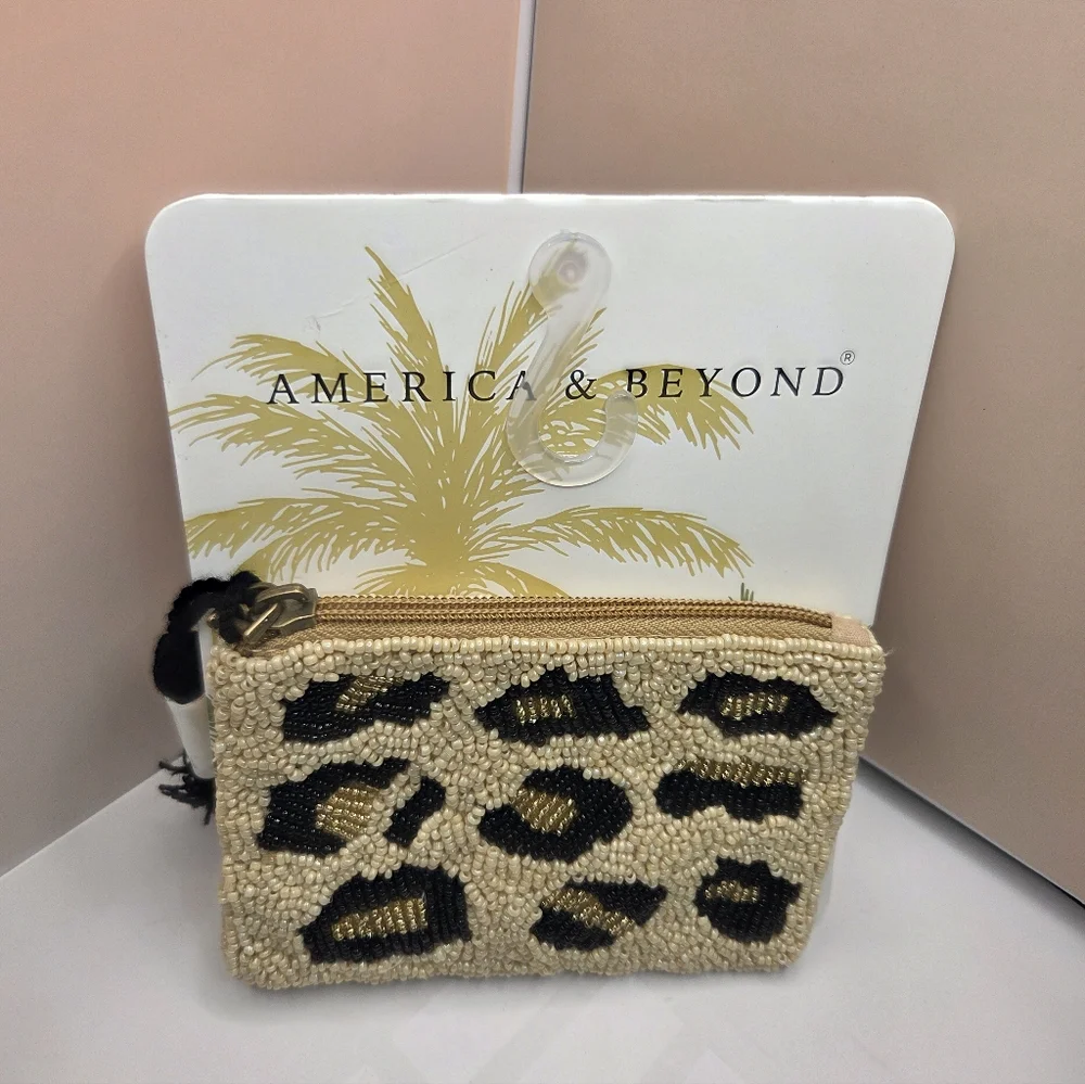 🖤▪️America & Beyond ▪️Tan Beaded Leopard Coin Pouch